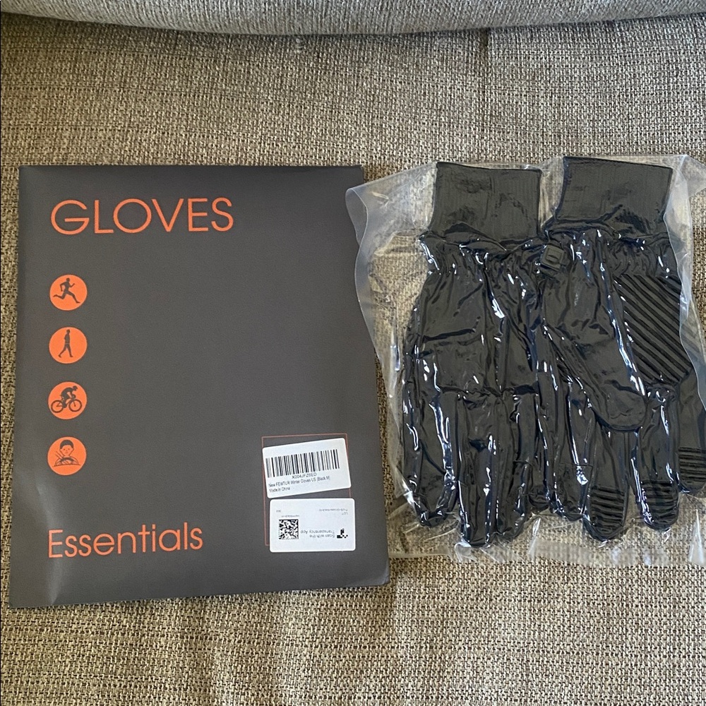 Essentials Gloves - Black Medium